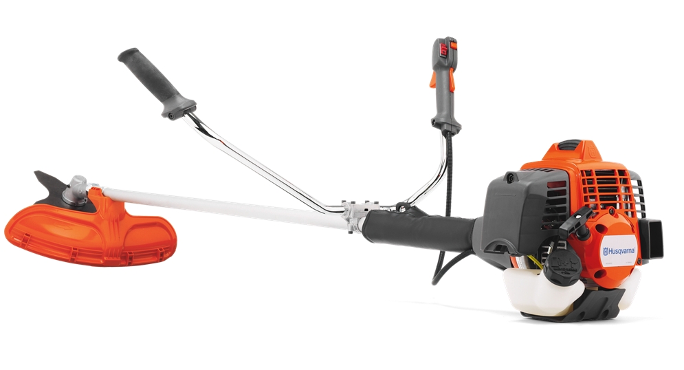 Trimmeris Husqvarna 553RS uz balta fona